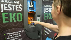 W niektórych sklepach znajdują się butelkomaty