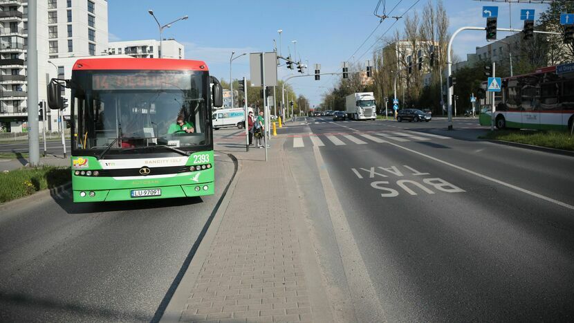 Według propozycji radnego buspasy na Drodze Męczenników Majdanka miałyby być dostępne dla wszystkich pojazdów w godzinach porannego i popołudniowego szczytu