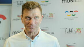 Władysław Żmuda urodził się w 1954 roku w Lublinie. Piłkarską karierę rozpoczynał w tutejszym Motorze