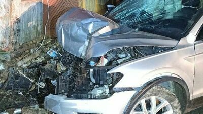Lubelskie. Rozpędzony Volkswagen wjechał w dom. Zdjęcia