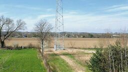 Puławianie z Włostowickiej nie mają nic przeciwko dobremu zasięgowi sieci komórkowych, ale uważają, że wieże radiotelekomunikacyjne powinny znajdować się nieco dalej, niż kilkadziesiąt metrów od ich domów. Liczą na to, że ta, która stanęła obok ich działek zostanie usunięta.