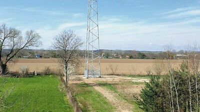 Puławianie z Włostowickiej nie mają nic przeciwko dobremu zasięgowi sieci komórkowych, ale uważają, że wieże radiotelekomunikacyjne powinny znajdować się nieco dalej, niż kilkadziesiąt metrów od ich domów. Liczą na to, że ta, która stanęła obok ich działek zostanie usunięta.