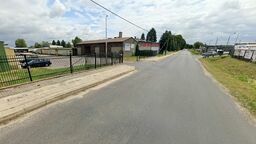 Ulica Przemysłowa w Lubartowie co wtorek zamienia się w duże targowisko. Kupujący lawirują wokół straganów, z których część stawiana jest na jezdni. Kierowcy w tym miejscu muszą uważać