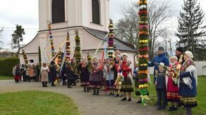 Konkursowe palmy w Niedzielę Palmową trafiły do kościoła parafialnego w Baranowie