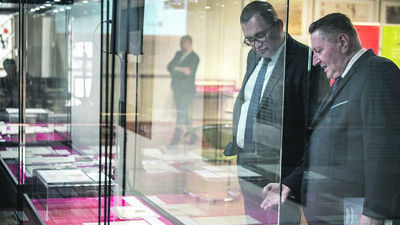 Tadeusz Sławecki (z prawej) z członkiem zarządu województwa Bartłomiejem Bałabanem 