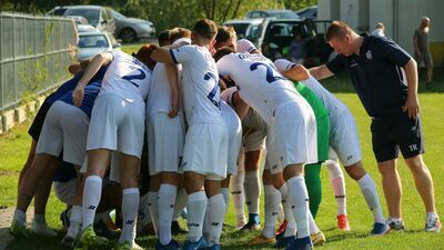 Piłkarze KS Cisowianka Drzewce pewnie zmierzają w kierunku IV ligi
