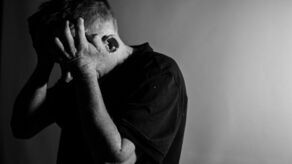 Wołanie o pomoc w internecie "Nie mogę poradzić sobie z problemami" 