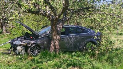 Tragedia na drodze w pobliżu Świdnika. Nie żyje kierowca forda. Zdjęcia