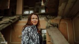 Widziałam naprawdę wiele ludzkiego cierpienia, bólu, rozpaczy, biedy. Kiedyś pewnie to wszystko ze mnie wyjdzie. Ale teraz nie mogę sobie pozwolić na to, żeby się rozklejać. Muszę działać – mówi o swojej determinacji Ewa Piwko-Witkowska