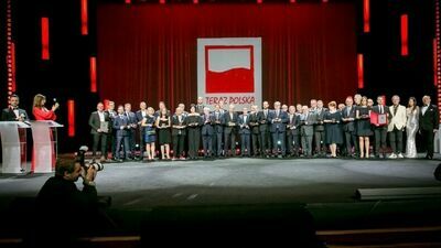 Firma z lubelskiego z godłem „Teraz Polska”