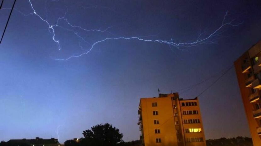 Instytut Meteorologii i Gospodarki Wodnej przestrzega przed burzami z gradem, jakie w piątek mogą nawiedzić województwo lubelskie. Ostrzeżenie obowiązuje dla powiatów w środkowej i południowej części regionu.