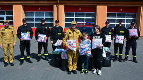 Uroczyste przekazanie poduszek dla mundurowych i cywilnych pracowników komendy w Zamościu odbyło się w środę