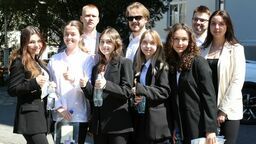 Maturzyści z I LO im. ks. A. J. Czartoryskiego po pisemnym egzaminie z języka polskiego byli w dobrych nastrojach