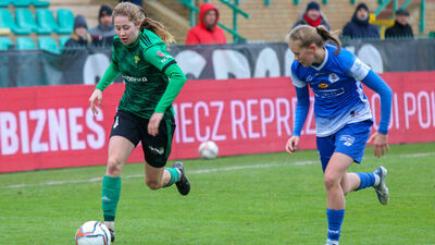 Jagoda Cyraniak (z lewej) zagrała pełne 90 minut w rywalizacji ze Szwecją