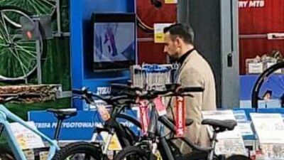 Prezydent Michał Litwiniuk na zakupach w Decathlonie 18 kwietnia