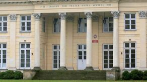 Pałac Marynki z końca XVIII wieku to zabytek, który został zakupiony przez miasto Puławy w 2017 roku. Od tamtej pory obiekt nie jest wykorzystywany. Opiekuje się nim spółka Nieruchomości Puławskie