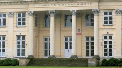 Pałac Marynki z końca XVIII wieku to zabytek, który został zakupiony przez miasto Puławy w 2017 roku. Od tamtej pory obiekt nie jest wykorzystywany. Opiekuje się nim spółka Nieruchomości Puławskie