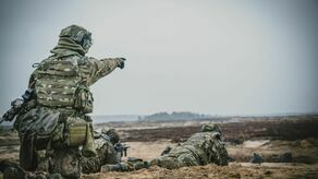 Podczas dwóch tygodni szkolenia ochotnicy zapoznają się z podstawami taktyki działań w terenie