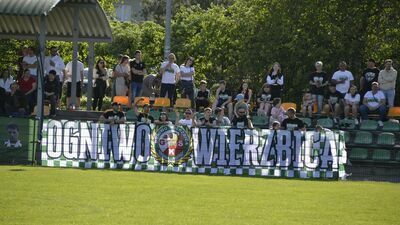 Kibice Ogniwa Wierzbica liczą, że to ich drużyna wygra rozgrywki i awansuje do IV ligi