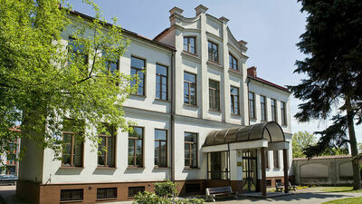 Budynek przy ulicy Janowskiej 27. Salon fryzjerski mieści się na poddaszu 