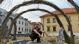 Jan Sajdak przygotowuje pracę na Noc Kultury