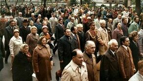 Dawne pochody pierwszomajowe w Puławach. W kolorze. Zdjęcia