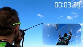 Lecąc z zasłoniętymi oczami Igor Lewandowski musiał precyzyjnie wykonywać wszelkie polecenia wydawane przez Norberta Nowickiego 