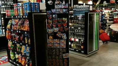 Stoisko w strefie wolnocłowej lotniska