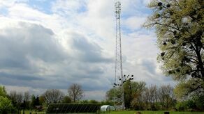 Stalowa konstrukcja masztu telefonii komórkowej jest już ukończona. Obecnie trwają prace zmierzające do uruchomienia przekaźników sygnału o wysokiej częstotliwości