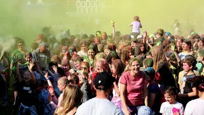 Młodzież bawiła się w porcie. Święto Koloru w Puławach [zdjęcia, wideo]