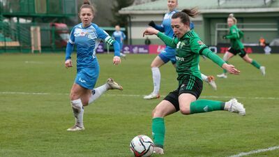 Oliwia Rapacka (z piłką) pokazała w Radomiu fantastyczną dyspozycję strzelecką