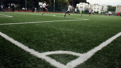 Pokłócili się na boisku. 12-latek odgryzł koledze kawałek czoła