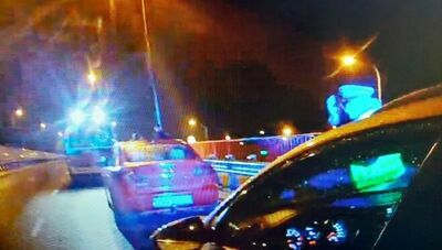 Lublin. Mazda jak łóżko. Kierowca zasnął na środku wiaduktu