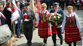 Orkiestra, Polanki i kwiaty. Puławianie świętują trzeciego maja [zdjęcia]