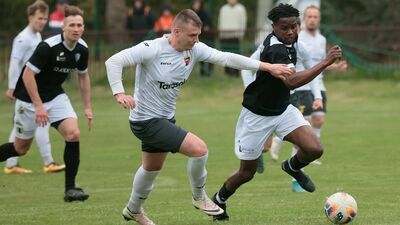 Daniel Eze (w czarnym stroju) był główną postacią widowiska w Nałęczowie
