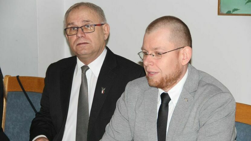 Radny Marek Dzyr (z prawej)