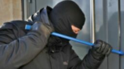 Domki nad jeziorami w Lubelskiem na celowniku "fachowców". Kradną nawet krany i pościel