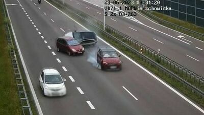 Wypadek na S12. Poszkodowane małe dziecko (nagranie z kamer)