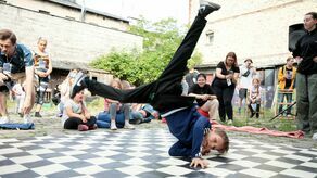 "Czekają na ten dzień cały rok". Bitwa o Stare Bronowice (Zdjęcia)