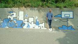 Rafał Kowalski, prezes fundacji Pomocy i Wsparcia Thera, pomysłodawca muralu