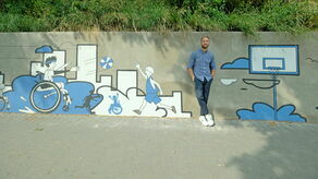 Rafał Kowalski, prezes fundacji Pomocy i Wsparcia Thera, pomysłodawca muralu