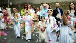 Zapach kwiatów, doniosłość, atrybuty tego święta