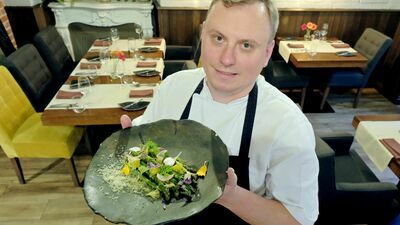 O patent na dobry chłodnik i szparagi zapytaliśmy Piotra Kwiatosza, który na Starym Mieście w Lublinie prowadzi restaurację „16 stołów” i „Chapter one”