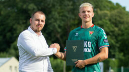 Fryderyk Janaszek sezon 2022/2023 spędził w Lubliniance i KSZO. Na Wieniawie w 15 meczach ligowych zdobył cztery bramki, a w ekipie z Ostrowca Świętokrzyskiego w kolejnych 15 zaliczył  już osiem goli