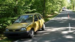 Kompletnie pijany kierowca potrącił mężczyznę koszącego trawę na poboczu