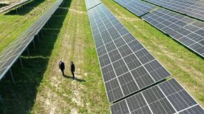 Na działce o powierzchni 5,66 ha zainstalowano już ponad 5,5 tysiąca paneli fotowoltaicznych