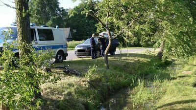 Nieszczęście w przydrożnym rowie. Na poboczu został tylko rower