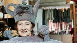 Pisano, że „od wnijścia teatr porażał swoją pięknością”. Przecież na westybulu – czyli holu – były malowane plafony. Sufit wymalowany był we wzory, takie zachowały się na jednej z lóż – opowiada Anna Nowak.