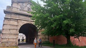 W ramach II etapu renowacji ekipy konserwatorskie mają się zająć wnętrzem obiektu oraz jego ścianą wschodnią oraz wszystkimi znajdującymi się na niej elementami.