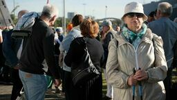 Mieszkańcy lubelskiego w drodze na marsz opozycji "Myślę, więc jestem"